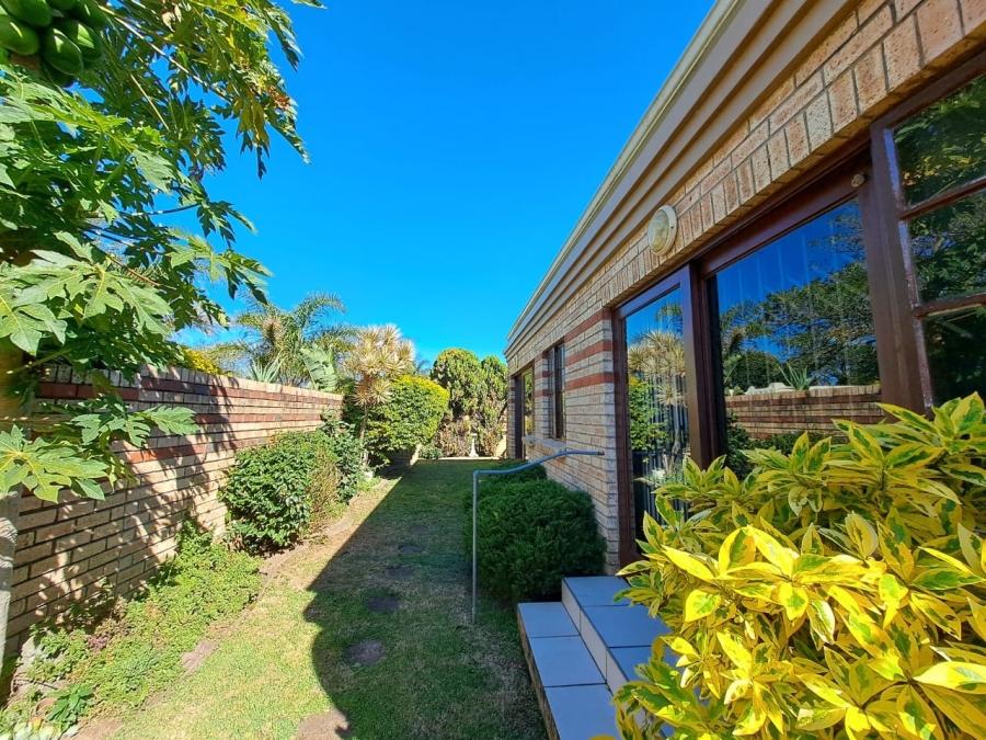 3 Bedroom Property for Sale in Bonza Bay Eastern Cape